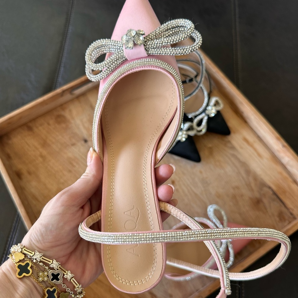 Chic Women's Heels with Bow Detail - Picture 3 of 7